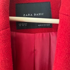 ザラベーシック 赤色コートの画像