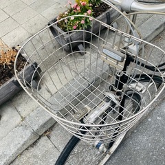 『ＳＡＬＥ　３０％』　ママチャリ　ブリヂストン　２７インチ　3変速　自動ライト　カゴ　付き　黒　配達可能の画像