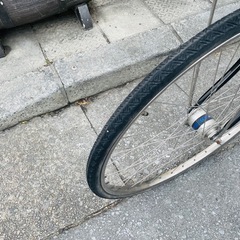 『ＳＡＬＥ　３０％』　ママチャリ　ブリヂストン　２７インチ　3変速　自動ライト　カゴ　付き　黒　配達可能の画像