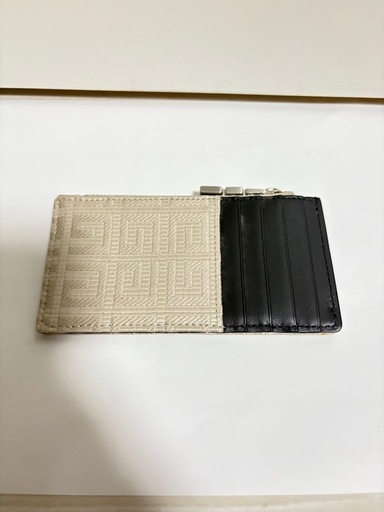 【格安】GIVENCHY フラグメントケース ベージュ