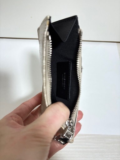 【格安】GIVENCHY フラグメントケース ベージュ