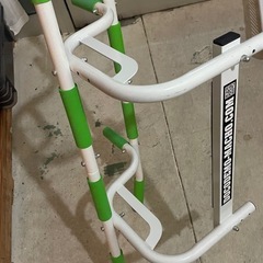 懸垂する器具の画像