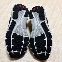 アンダーアーマー　UAチャージド ローグ3 ランニング シューズ　27.0cmの画像