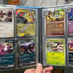 ポケモンファイルとポケモンカードの画像