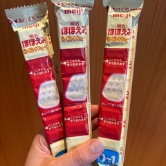 授乳クッションとほほえみ(ミルク)の画像