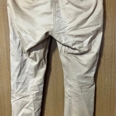 ユニクロ　チノパン　左膝破れ有の画像
