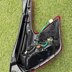 日産　ジューク　テールレンズ　左側用　助手席側　テールランプ　ストップランプの画像