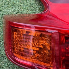 日産　ジューク　テールレンズ　左側用　助手席側　テールランプ　ストップランプの画像