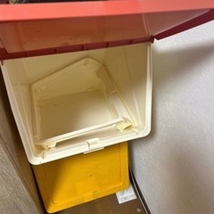2段ゴミ箱 蓋つき カラフル【2/13で締め切ります】の画像