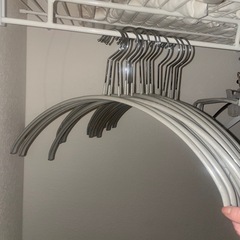 洋服が滑り落ちないハンガーの画像