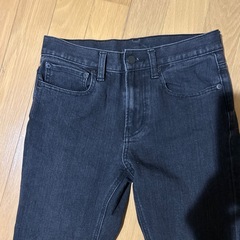 GU スキニーデニム 28 ダークブルーの画像
