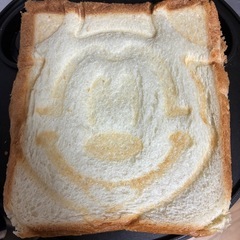 ミッキーマウス型のワッフルメーカーの画像