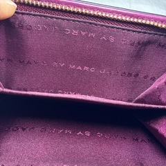 MARC BY MARC JACOBS（マーク バイ マーク ジェイコブス）のレザー製二つ折り財布の画像