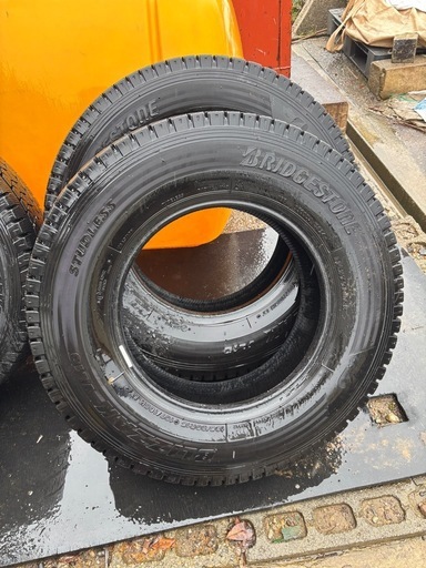 ハイエーススタッドレス2本2024年195/80r15