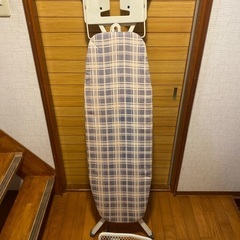 折り畳み　業務用アイロン台　高さ調節機能ありの画像