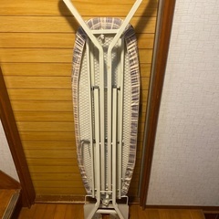 折り畳み　業務用アイロン台　高さ調節機能ありの画像