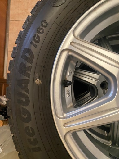 YOKOHAMAスタッドレスタイヤ　iceguard ホイール付き