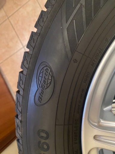 YOKOHAMAスタッドレスタイヤ　iceguard ホイール付き