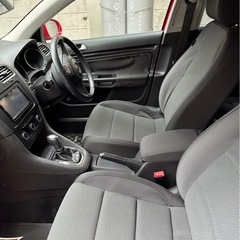 フォルクスワーゲンゴルフ2011年モデル赤の画像