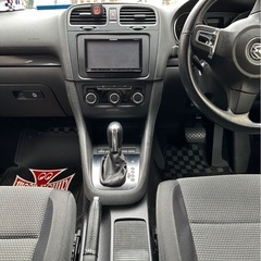 フォルクスワーゲンゴルフ2011年モデル赤の画像