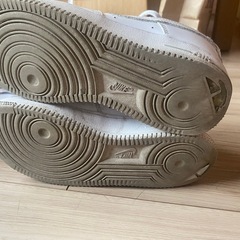 NIKE Air Force 1のホワイトスニーカーの画像