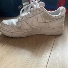 NIKE Air Force 1のホワイトスニーカーの画像
