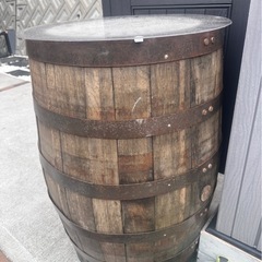 山崎ウイスキー　空樽　テーブルの画像