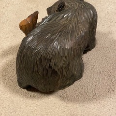 熊の木彫りの画像