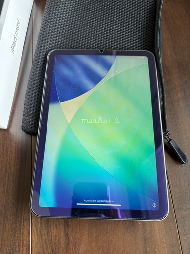 取引中　
iPad mini  第6世代　64GB美品カバー付き
