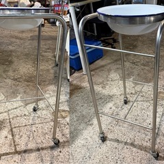 昭和レトロなステンレス製手洗台の画像