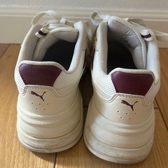 PUMAレディーススニーカー二点の画像