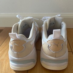 PUMAレディーススニーカー二点の画像