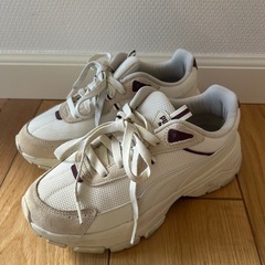 PUMAレディーススニーカー二点の画像