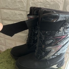 【開閉式スパイク付き】スノーブーツ21.5㎝の画像