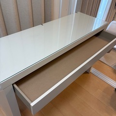 IKEA  マルム　ドレッサー　デスクの画像