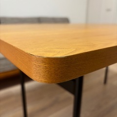 ウニコ　ダイニングテーブルの画像