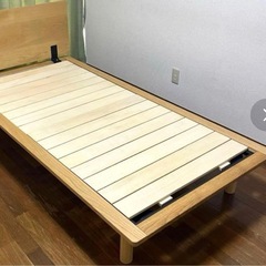 大人気の無印良品ベッドフレームシングルサイズ ヘッドボード付き。の画像