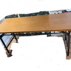 会議室テーブルの画像