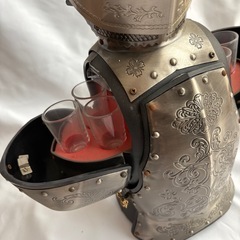 鎧型 リキュールサーバー デキャンタセット 甲冑 騎士 バーインテリアの画像