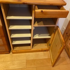 お譲りする方が決まりました。USED 大小 キャビネットと傘立てセットの画像