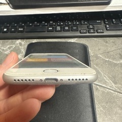 iPhone 8 ホワイト　64GBの画像