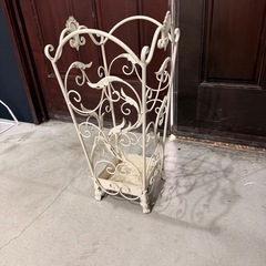 アンティークぽい傘立ての画像