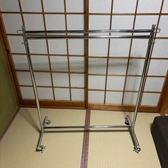 ハンガーラックの画像