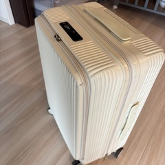 スーツケース（白）の画像