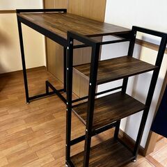 ラック付きデスクの画像
