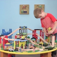 かなり大きなレールのおもちゃセットの画像