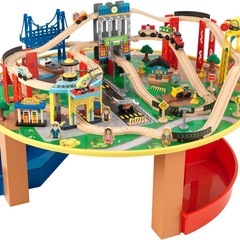 かなり大きなレールのおもちゃセットの画像