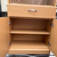 小型食器棚の画像