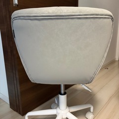 キャスター付きイスの画像