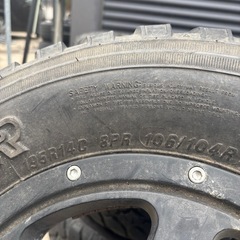 アルミホイールタイヤの画像